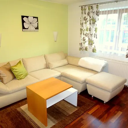 Christine Apartamento Grossarl
